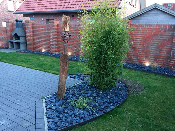 Der neu gestaltete Garten mit Beleuchtung